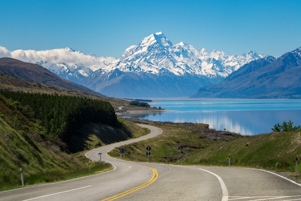 Aoraki (Mount Cook) and Lake Pukaki (Lake Matheson)