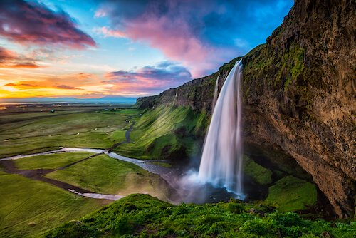 seljalandsfoss waterfalls